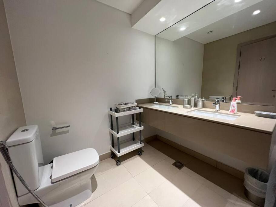 Discover Yas 2br In Water's Edge B10 -232